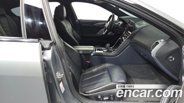 BMW 8-Series 2023 — photo 16
