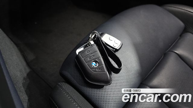 BMW 8-Series 2023 — photo 27