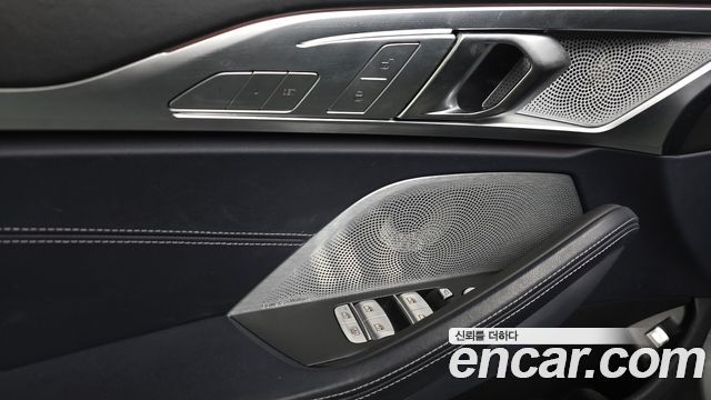 BMW 8-Series 2023 — photo 32