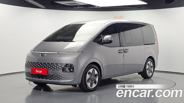 Hyundai Staria 2024 — photo 1