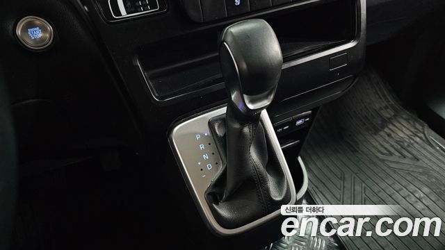 Hyundai Staria 2024 — photo 9