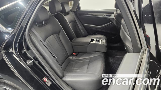 Genesis G80 2017 — photo 17