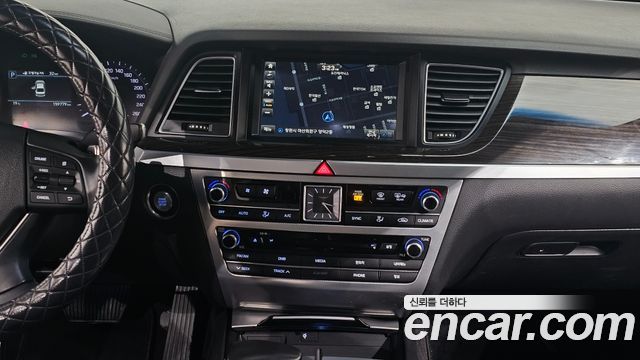 Genesis G80 2017 — photo 20