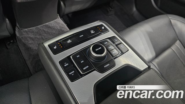 Genesis G80 2017 — photo 25