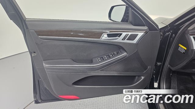 Genesis G80 2017 — photo 14