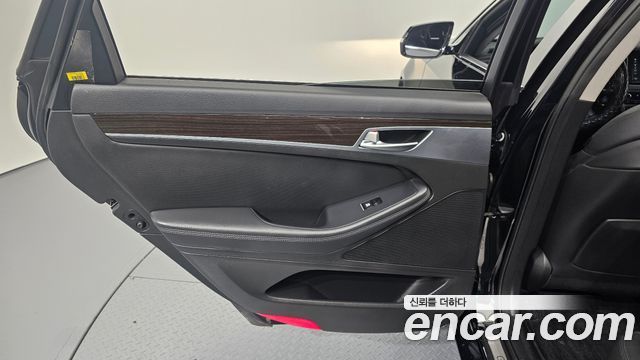 Genesis G80 2017 — photo 15