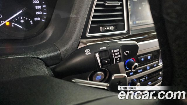 Genesis G80 2017 — photo 30