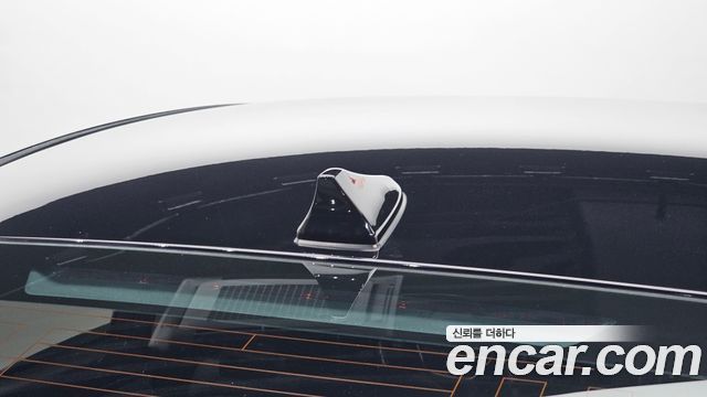 Genesis G80 2017 — photo 35