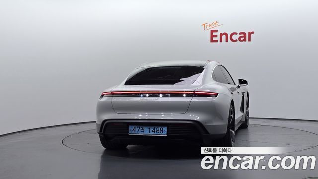 Porsche Taycan 2021 — photo 4