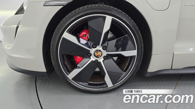 Porsche Taycan 2021 — photo 5