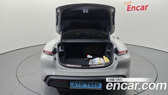 Porsche Taycan 2021 — photo 24