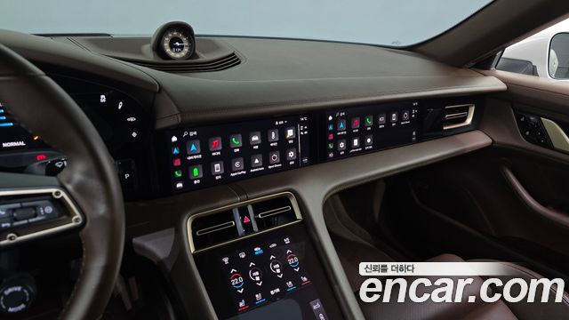 Porsche Taycan 2021 — photo 25