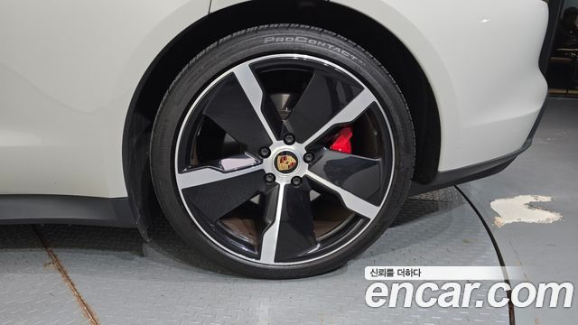 Porsche Taycan 2021 — photo 7