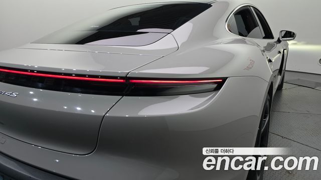 Porsche Taycan 2021 — photo 9