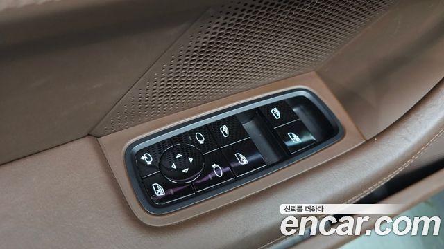 Porsche Taycan 2021 — photo 28