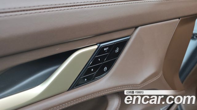 Porsche Taycan 2021 — photo 30