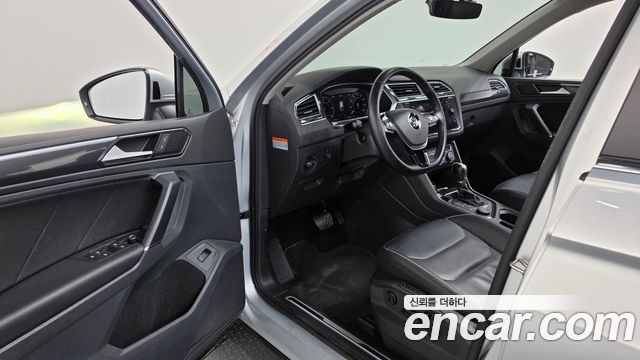 Volkswagen Tiguan 2018 — photo 13