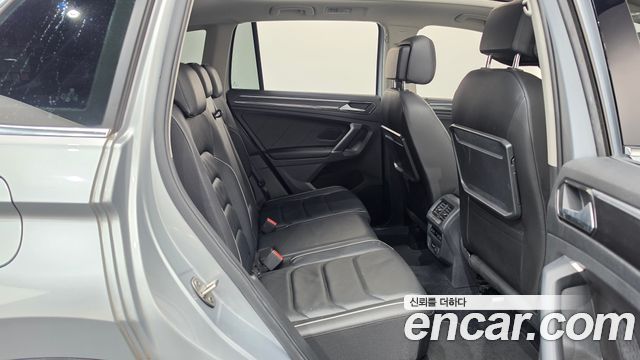Volkswagen Tiguan 2018 — photo 17