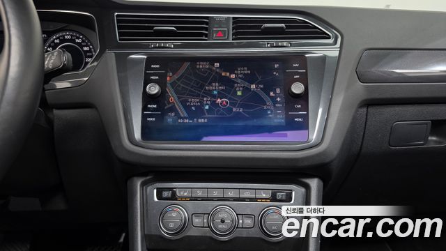 Volkswagen Tiguan 2018 — photo 19