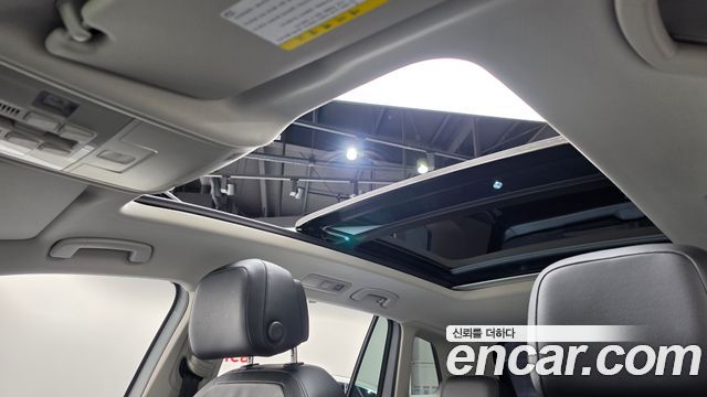 Volkswagen Tiguan 2018 — photo 24