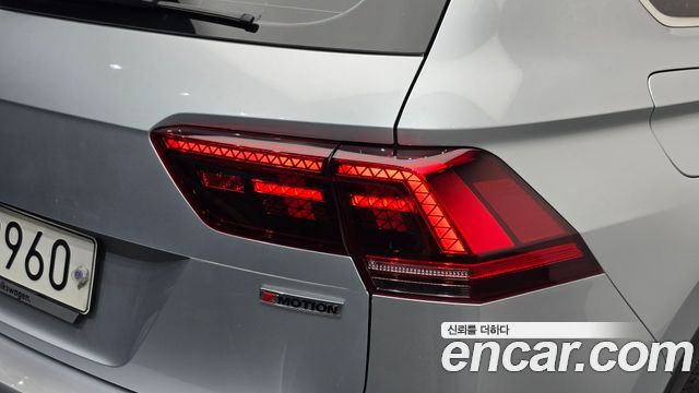 Volkswagen Tiguan 2018 — photo 9
