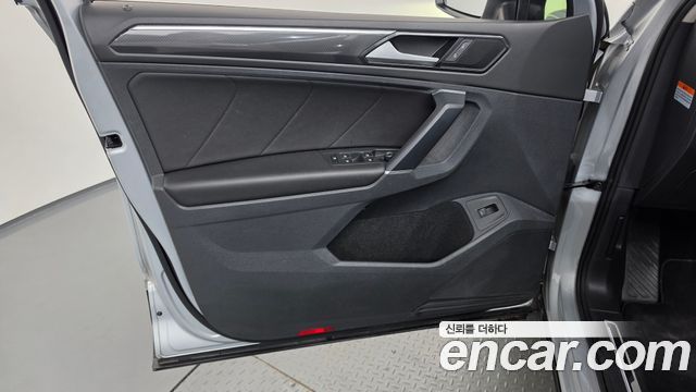 Volkswagen Tiguan 2018 — photo 14