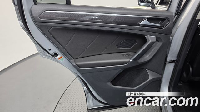 Volkswagen Tiguan 2018 — photo 15