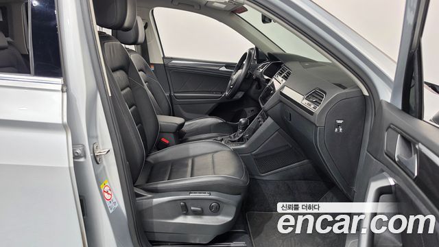Volkswagen Tiguan 2018 — photo 16