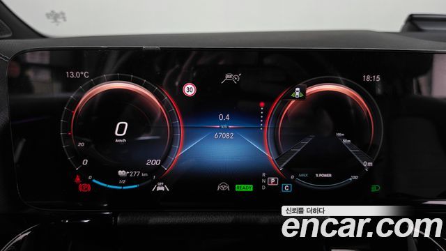 Mercedes-Benz EQA 2021 — photo 11