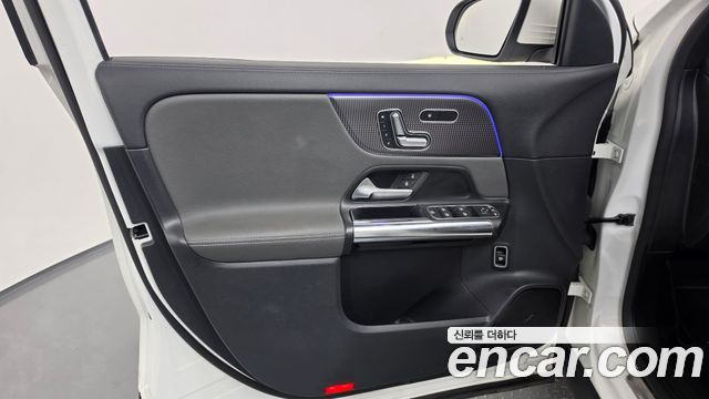 Mercedes-Benz EQA 2021 — photo 14