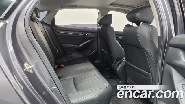 Honda Accord 2019 — photo 17