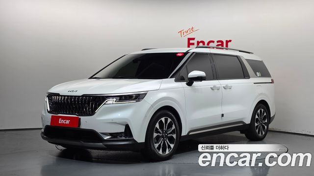 Kia Canival 2023 — photo 1
