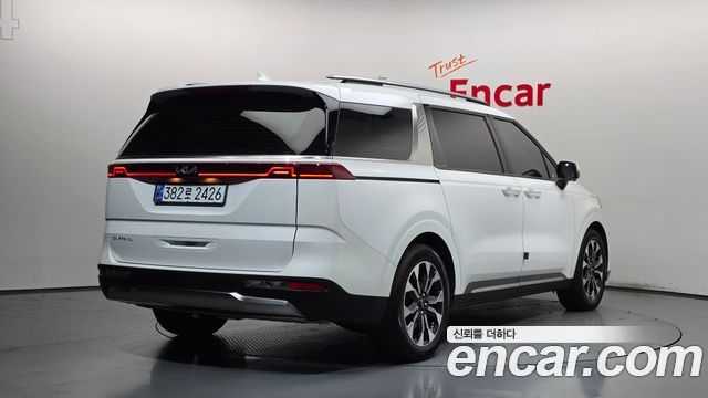 Kia Canival 2023 — photo 2