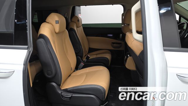 Kia Canival 2023 — photo 17