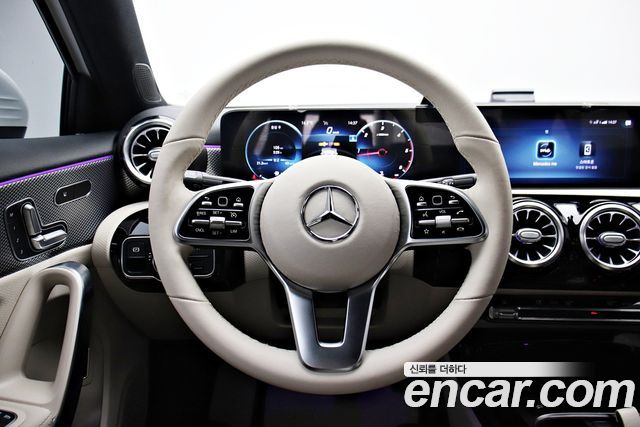 Mercedes-Benz A-Class 2021 — photo 10