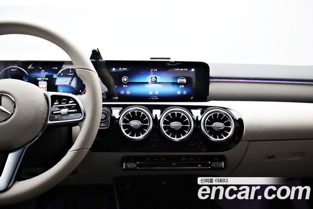 Mercedes-Benz A-Class 2021 — photo 14