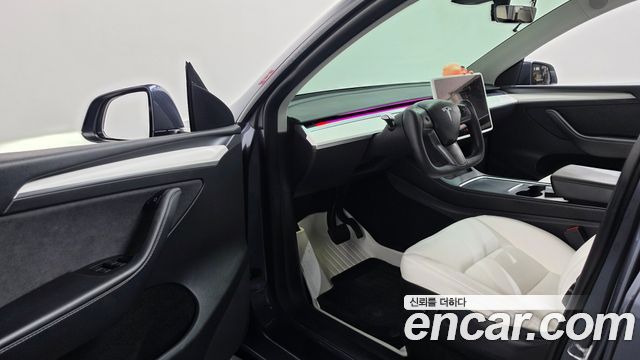 Tesla Model Y 2022 — photo 13