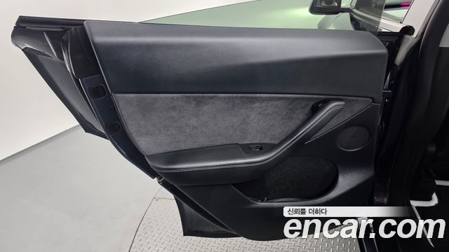Tesla Model Y 2022 — photo 15