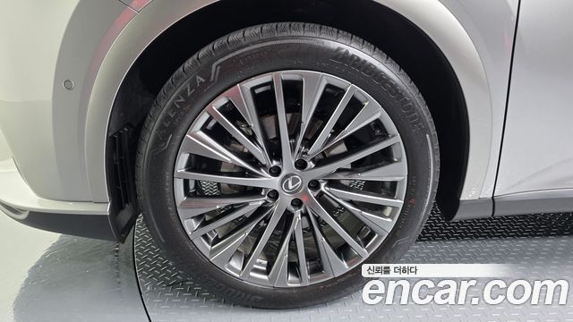 Lexus RX 2025 — photo 5