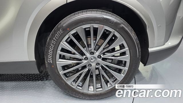 Lexus RX 2025 — photo 7