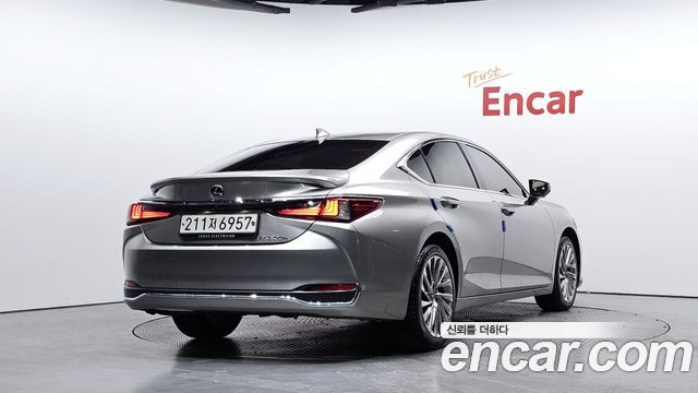 Lexus ES 2025 — photo 2