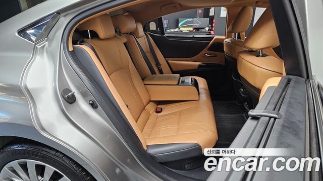 Lexus ES 2025 — photo 17