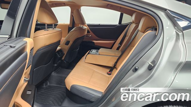 Lexus ES 2025 — photo 18