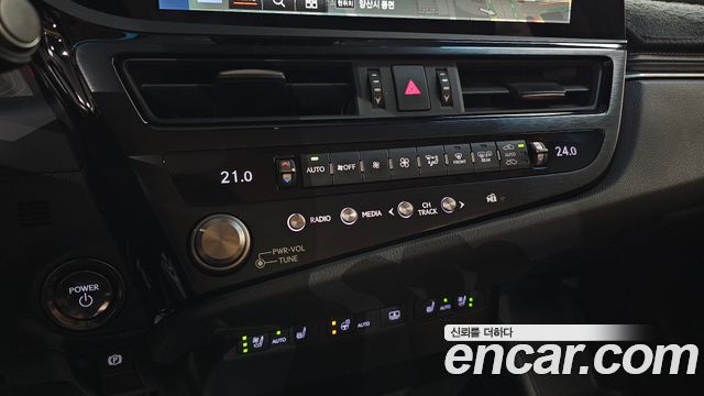 Lexus ES 2025 — photo 23