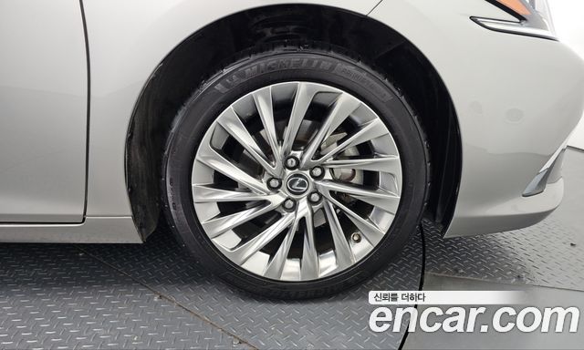 Lexus ES 2025 — photo 7