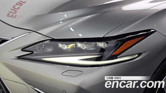 Lexus ES 2025 — photo 8