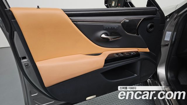Lexus ES 2025 — photo 14