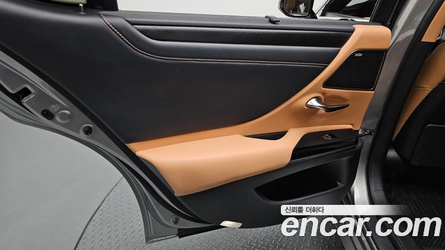 Lexus ES 2025 — photo 15