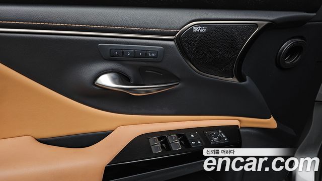 Lexus ES 2025 — photo 30