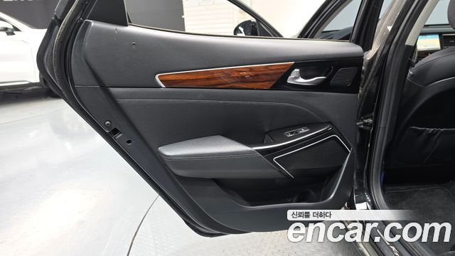 Kia K7 2017 — photo 15